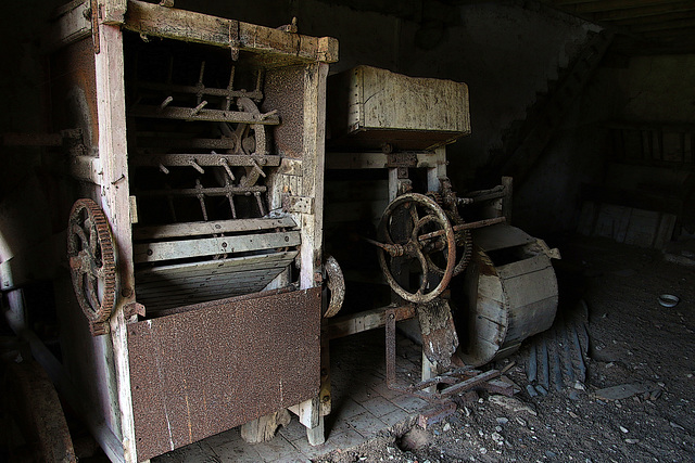 Entreposé dans une grange . j'espère pour une future restauration ...