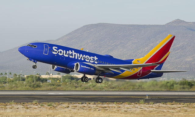 Southwest Airlines Boeing 737 N566WN