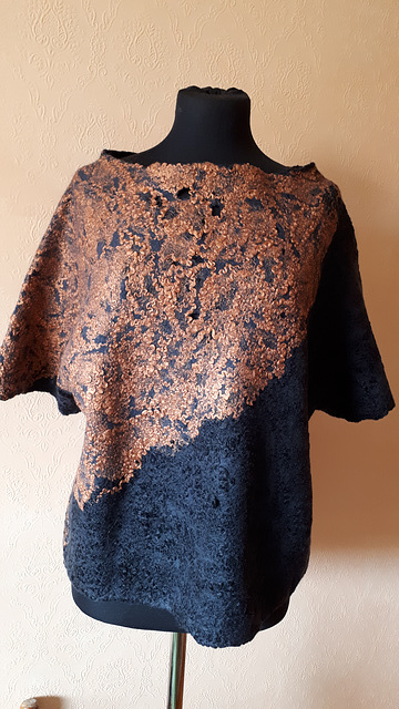 blouse . merino wool and viscose