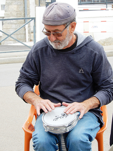 le marin et son tambourin,