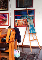 MORNING IS PURE ART THAT BRIGHTENS THE WALL EVEN WITH THE BACK TO THE LIGHT
