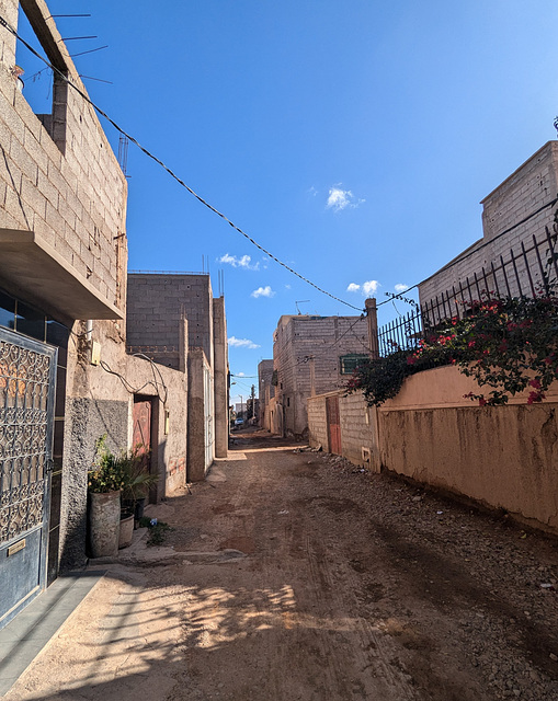 Ruelle tranquille et étroite de ce coin de pays