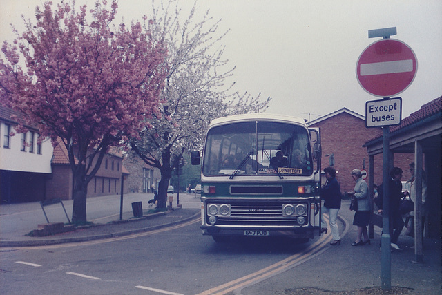 Abingdon Coaches (Percivals Oxford) 105 (647 PJO) - 11 May 1985