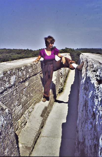 Pont-du-Garde / Marianne im Wasserkanal, ca. 1973