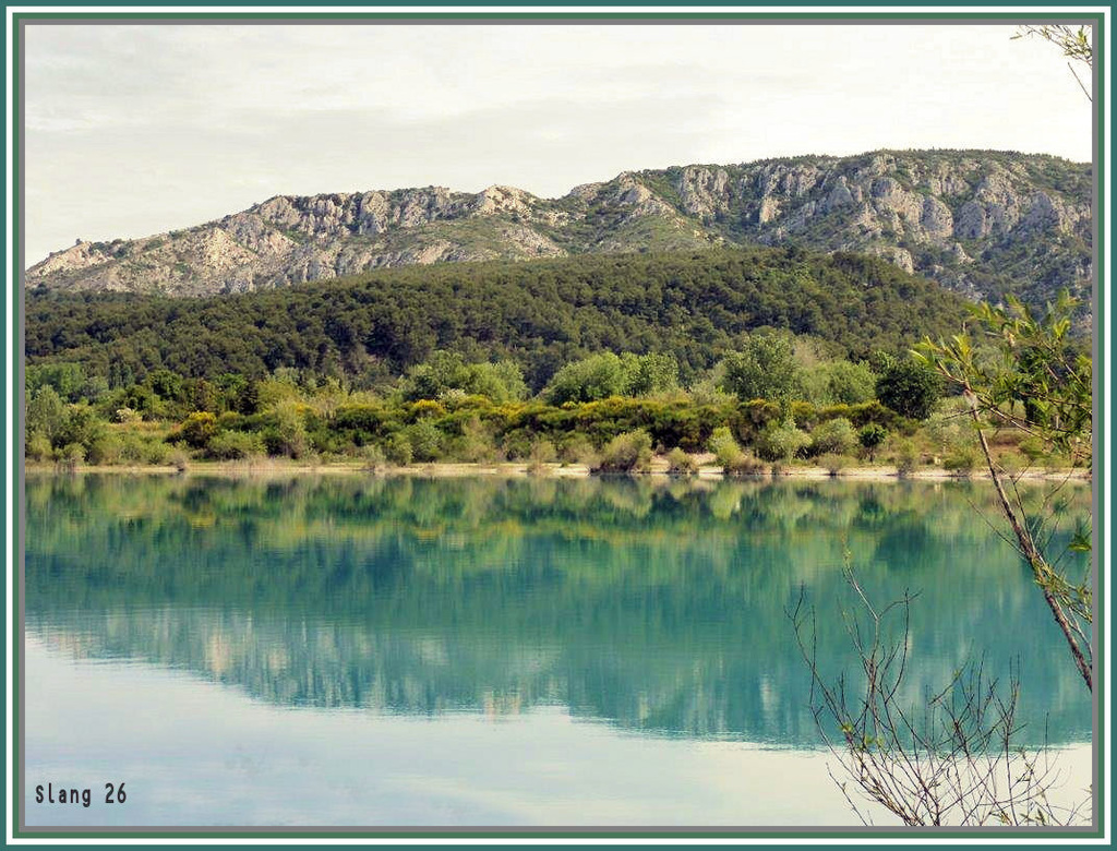 Vue sur le Luberon, View of Luberon.