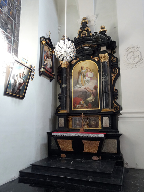 Seitenaltar in der Kollegiumskirche Brig