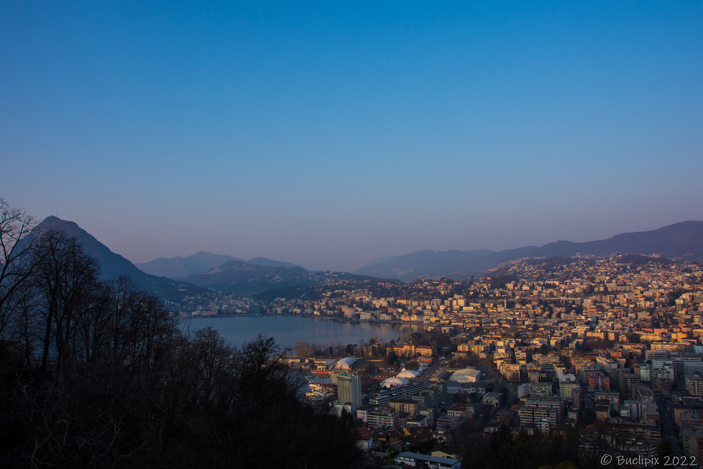 Morgenstimmung über Lugano - pls. view on black background  (© Buelipix)