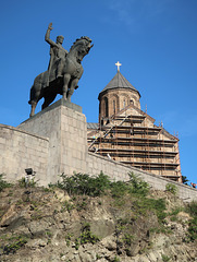 Statue of King Vakhtang and Metekhi Church