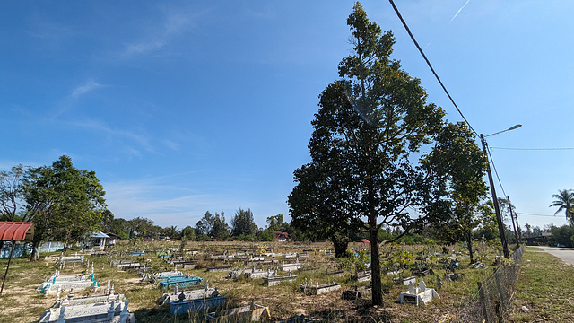 Cimetière Malaisien / Malaysian cemetery