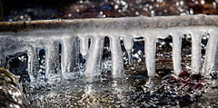 .........der Eisvorhang ist noch herunten..................the ice curtain is still down..................le rideau de glace est toujours baissé.........