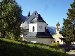 Links Klosterkirche St.Ursula, und recht die Antoniuskirche in Brig