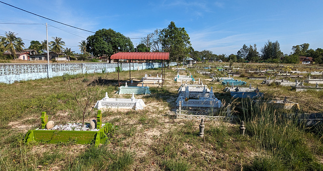 Malaysian cemetery / Cimetière Malaisien