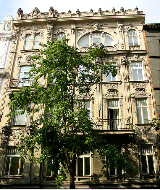 Jugendstil und Runde Fenster