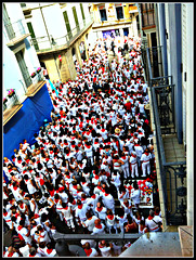 Fiesta en blanco y rojo, 1