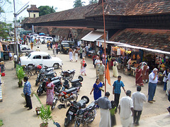 Eine Einkaufstrasse in Kerala