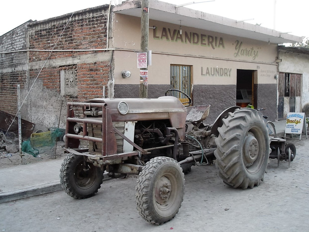 Lavage de tracteur en perspective / Tractor washing in perspective