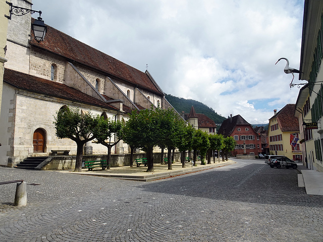 Dorfplatz vor der Kirche in Saint-Ursanna