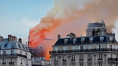 La flèche de notre dame tombe