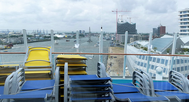 Schwimmkran auf der Elbe