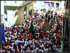 Fiesta en blanco y rojo, 2