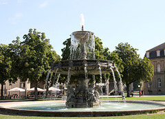 Südlicher Brunnen auf dem Schlossplatz in Stuttgart
