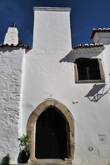 Monsaraz,  Old door