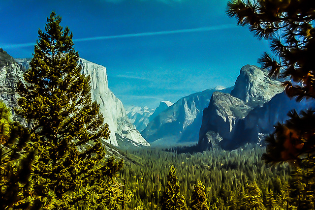 Tunnel View (090°)