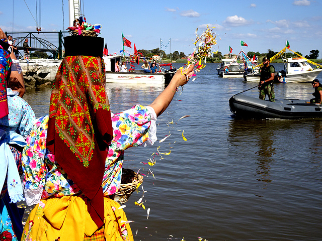 Fluvial procession of Lady of Avieiros, Farewell!