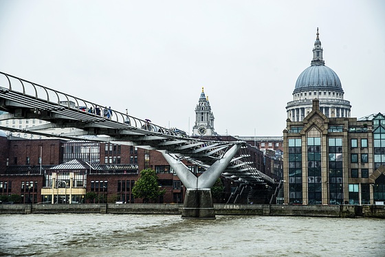 Millennium Brigte y St. Paul. desde el Támesis.