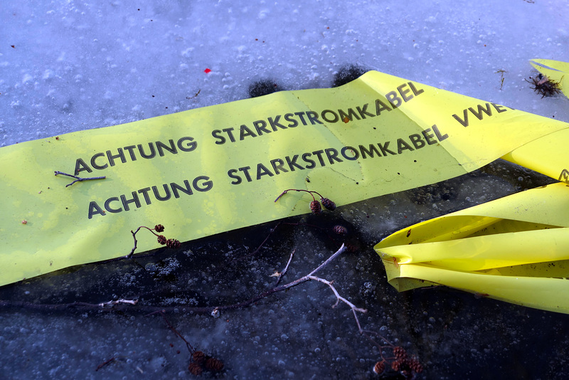Achtung Starkstromkabel im Oggi