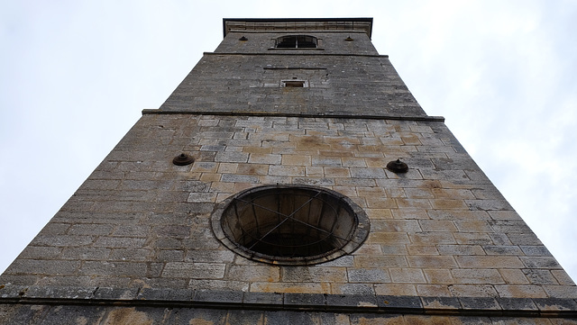 Gy: Entrée de l'Eglise 03.