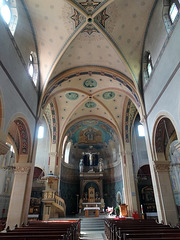 Inenansicht der Kath. Kirche Heilig Kreuz Neuhausen