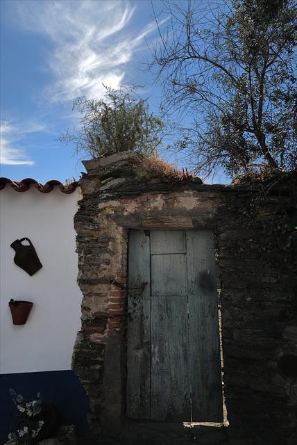 Monsaraz, blue door