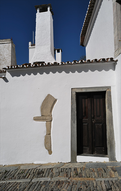 Monsaraz, Door