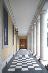 Colonnades :entrée du muséum