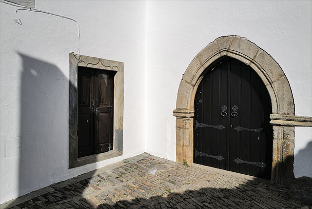 Monsaraz, Doors