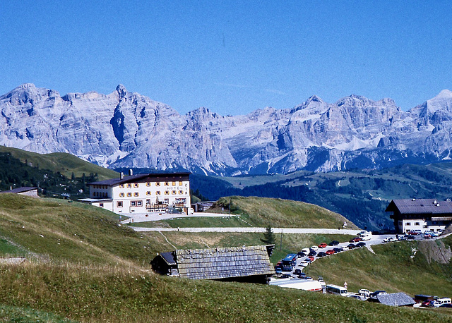 In den Dolomiten (Dia, etwa 40 Jahre alt)) In den Dolomiten (Dia, etwa 40 Jahre alt))