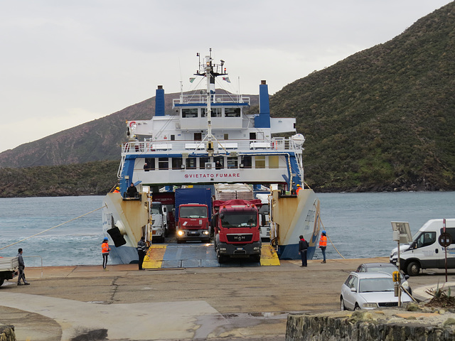 Les ferries des îles éoliennes, 1.