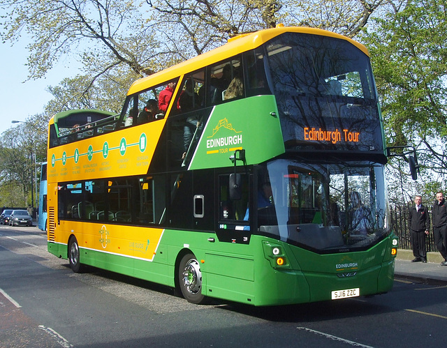 DSCF7106 Edinburgh Bus Tours (Lothian Buses) 239 (SJ16 ZZC) - 6 May 2017