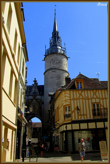 Auxerre - La Porte del'Horloge