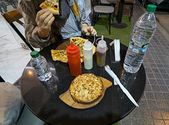 Pizza végétarienne et pasticcio à la dinde fumée