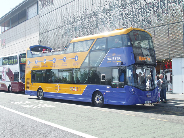 DSCF7142 Edinburgh Bus Tours (Lothian Buses) 246 (SJ16 ZZL) - 6 May 2017