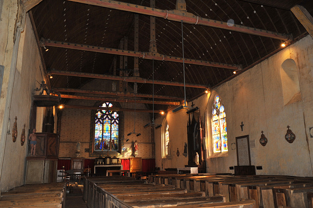 Nef de l'église de Chapelle-Royale