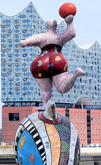 Ballspielen vor der Elphi
