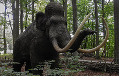 20190907 5874CPw [D~HRO] Mammut, Skulptur, Zoo, Rostock