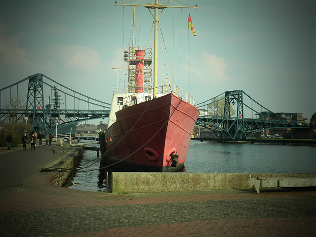 an der Kaiser-Wilhelm-Brücke in Whv