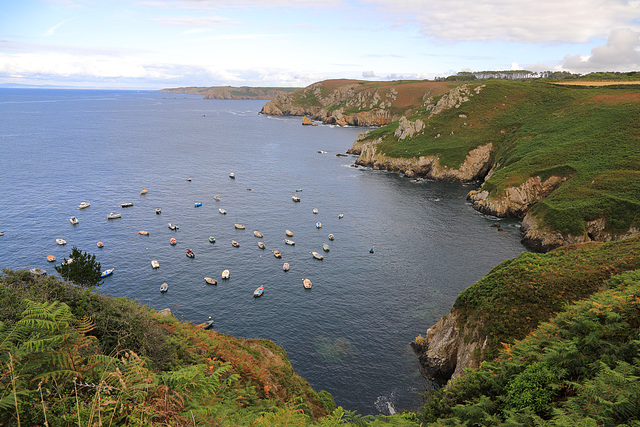 lepetit port de Brezellec dans le cap Sizun