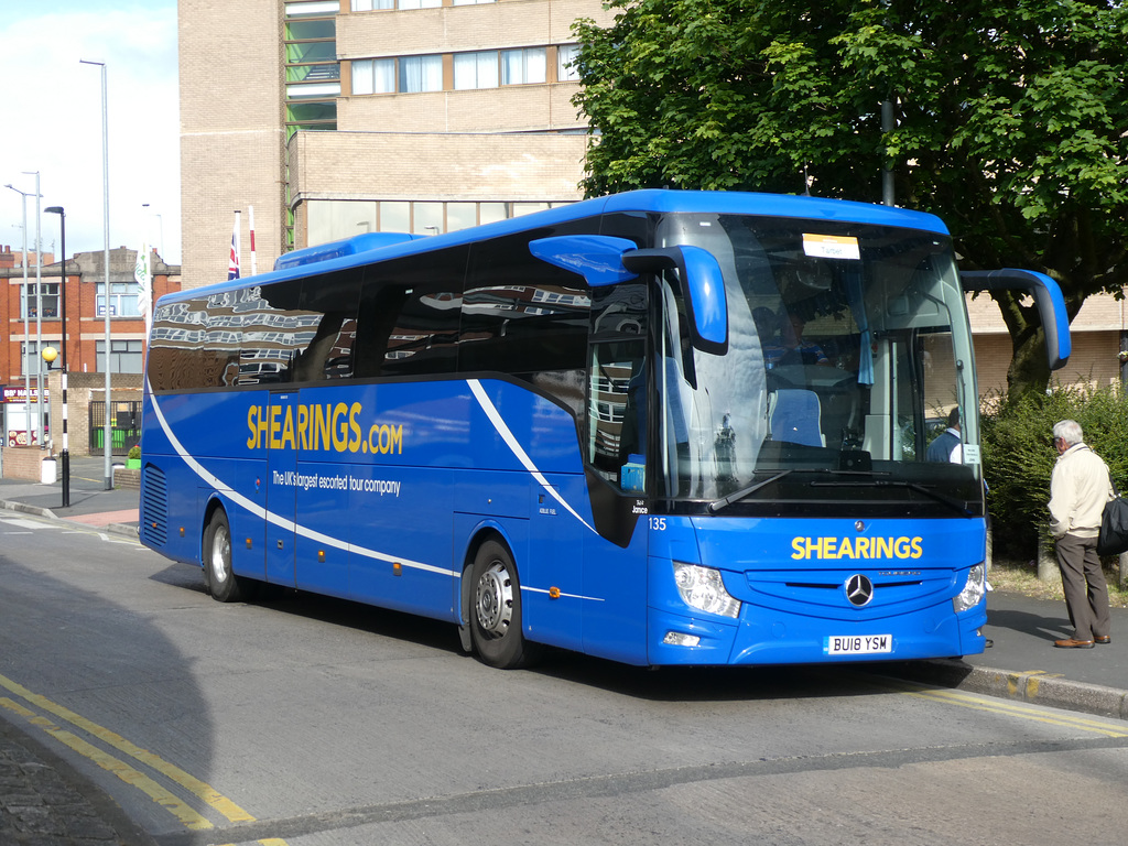 Shearings Holidays 135 (BU18 YSM) in Preston - 25 May 2019 (P1020188)