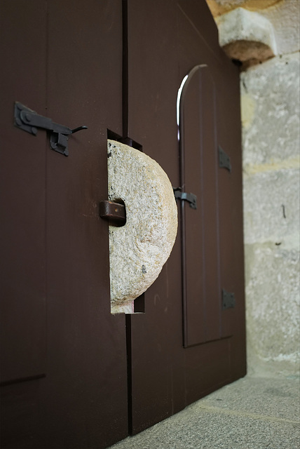 Monsaraz, Old window