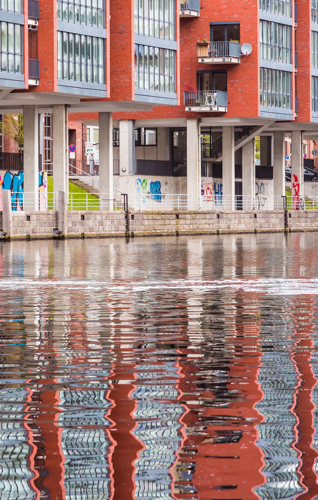 Red Reflections (300°)